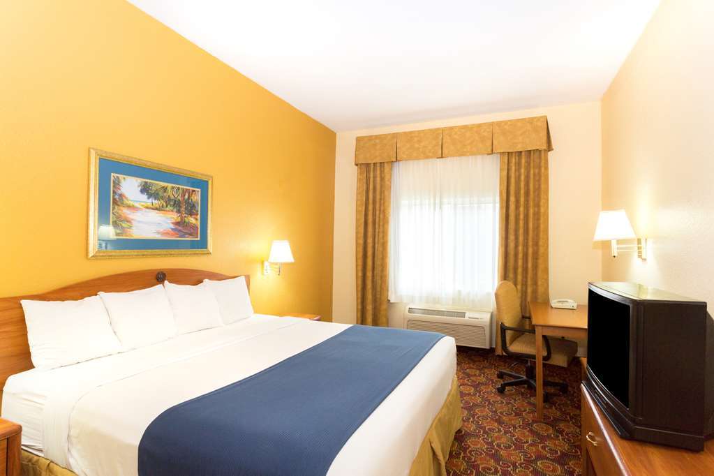 Holiday Inn Express - Naples South - I-75, An Ihg Hotel Room photo